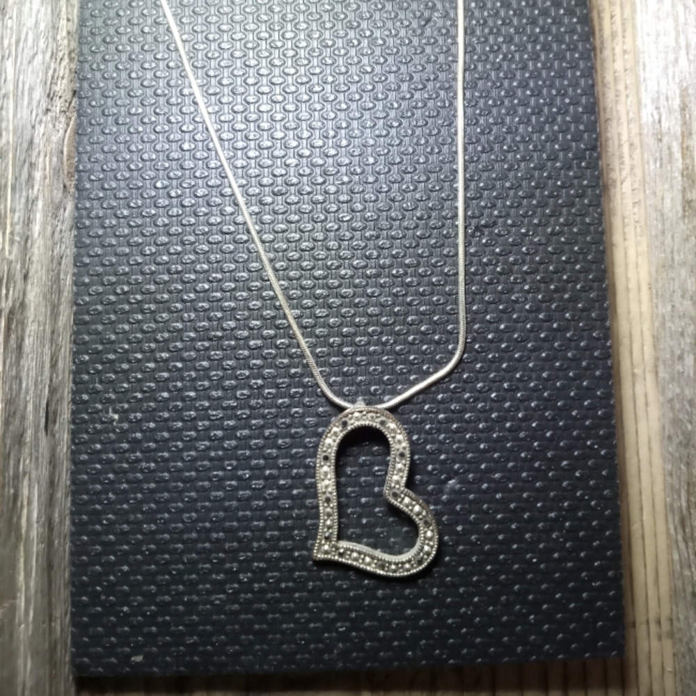 Avon silver heart necklace